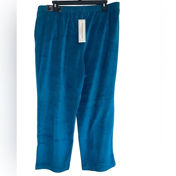 Alfred Dunner Pants - NWT Alfred Dunner Velour loungewear pants. SizeXL proportioned short.